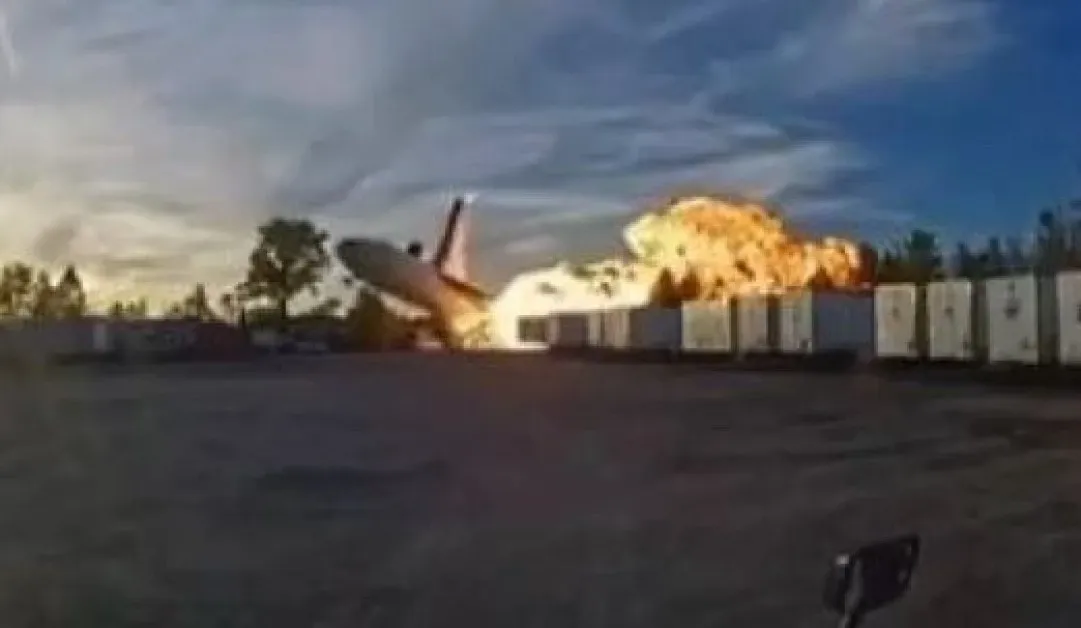 Откриха черните кутии на самолета, който се разби в Луивил ВИДЕО