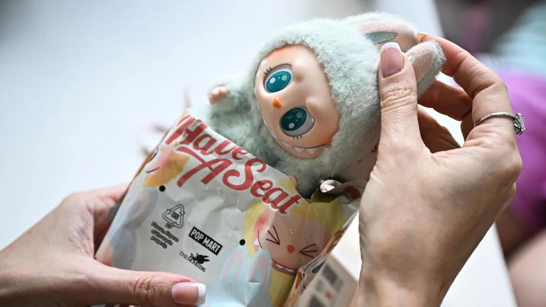 Откриха опасен химикал във фалшиви кукли Лабубу