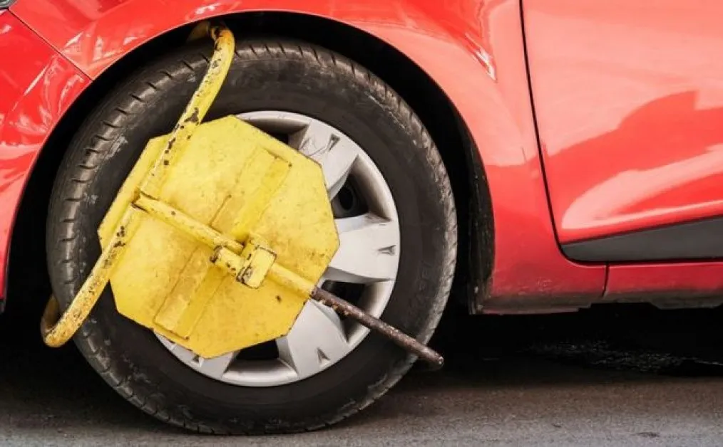 Шофьорка си плати за паркинг, но получи скоба и "агресивен монолог" СНИМКА