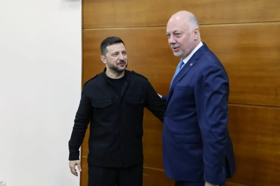 Зеленски разговаря с Желязков по телефона: "България се интересува от сътрудничество с Украйна"