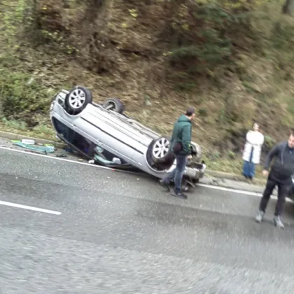 Катастрофа на Хаинбоаз, кола е по таван СНИМКА