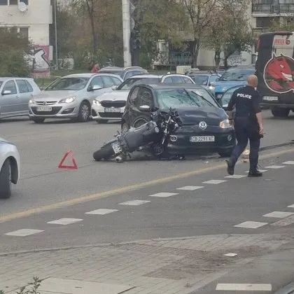 Катастрофа с мотор в София, дойдоха медици