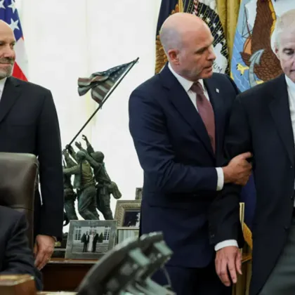 Топ мениджър на производителя Ozempic припадна по време на среща с Тръмп ВИДЕО