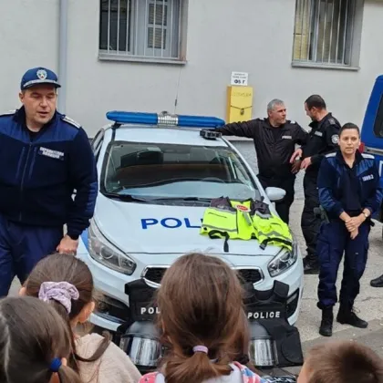 Полицаи гостуваха на второкласници от ОУ "Екзарх Антим I" в Пловдив