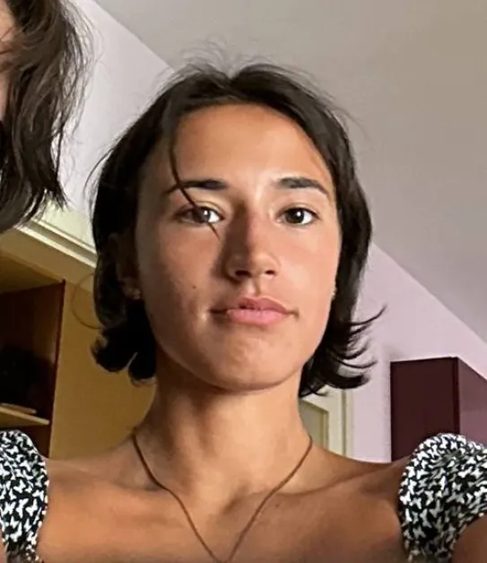 Младо момиче се издирва. Виждали ли сте Стефани? СНИМКИ