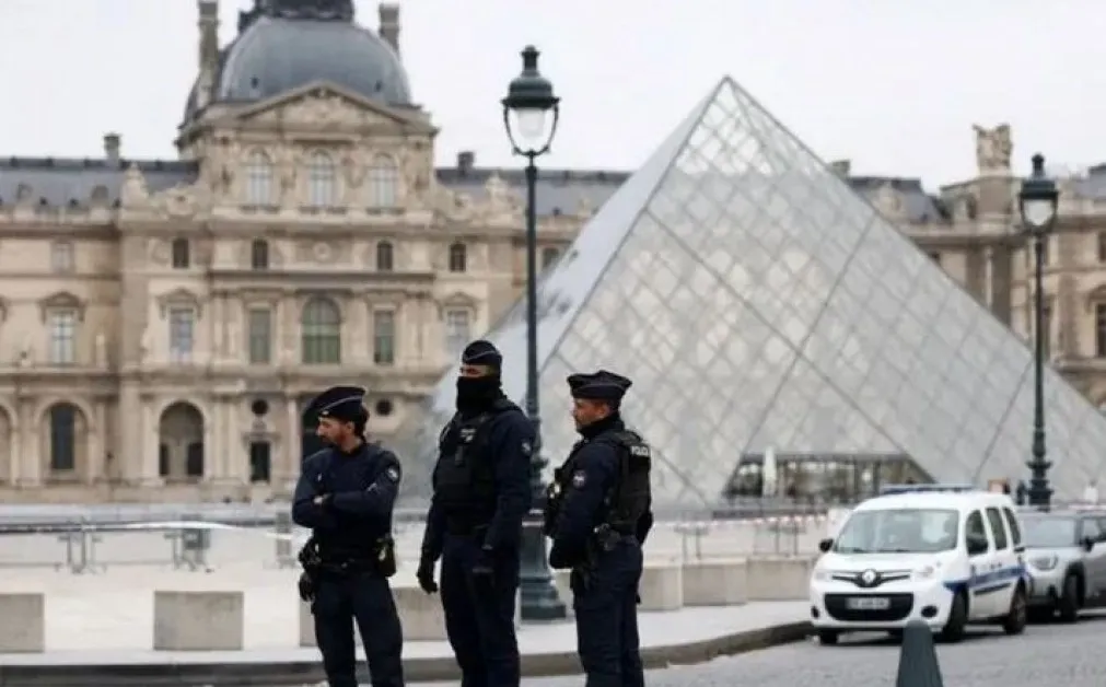 Обирът на века: "Лувър" била ключовата парола за охраната на Лувъра