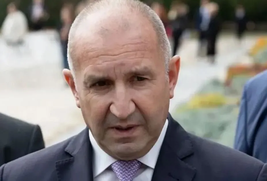 Румен Радев с позиция за освобождаването на Саркози