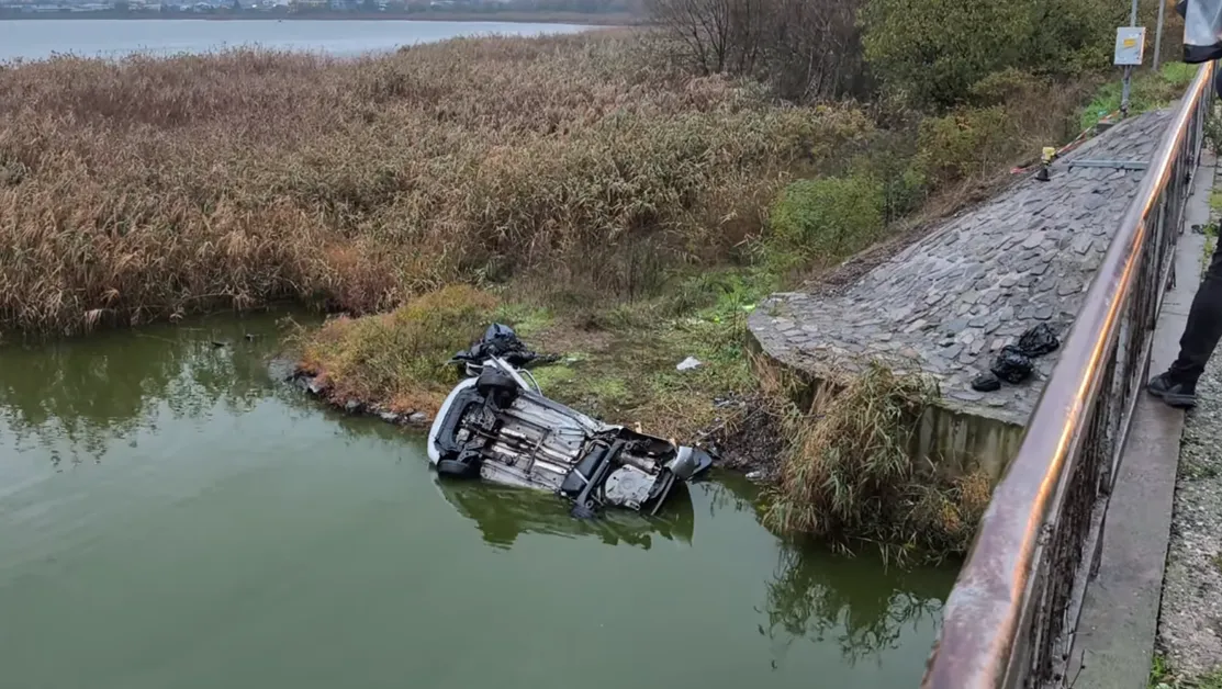 Задържан е шофьорът на колата с мигранти, паднала в Бургаското езеро