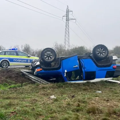 Тежка катастрофа на пътя Казанлък Стара Загора Джип излезе от пътя