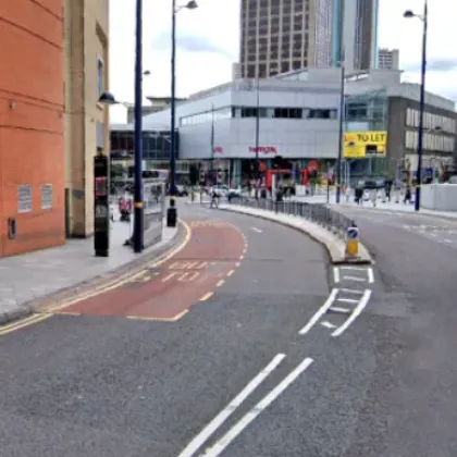 Жена е в критично състояние след като е била намушкана