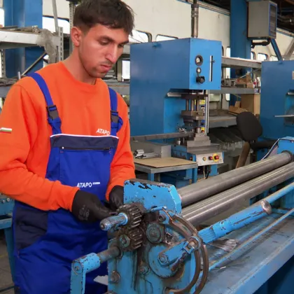 Учeник от Пловдив учи и работи, отличен е със стипендия за постижения