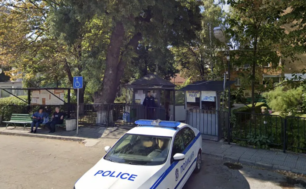 Пиян пловдивчанин уринира върху служебния паркинг на Първо РПУ в града