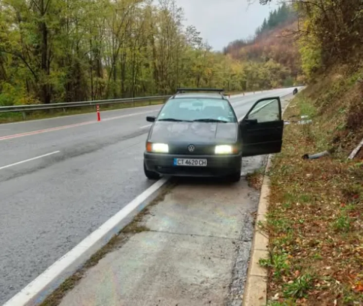Шофьор се завъртя на 180 градуса заради изтекло масло в Прохода на републиката