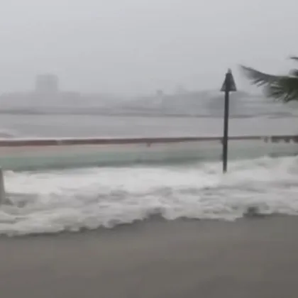 Супертайфунът Фунуон удари Филипините, има жертви ВИДЕО