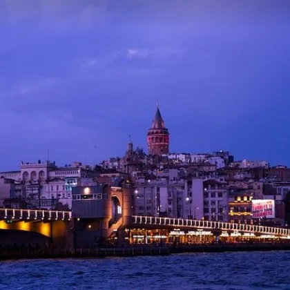 Въоръжено нападение в центъра на Истанбул, има ранени