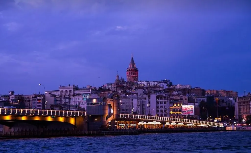 Въоръжено нападение в центъра на Истанбул, има ранени