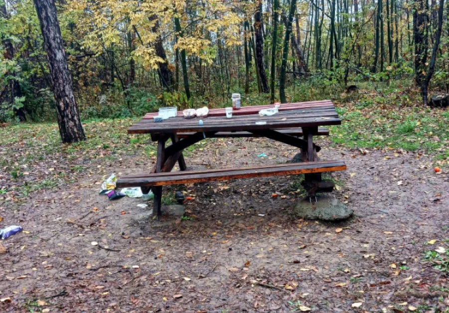 "Иначе ви беше хубаво, нали?" – търновка се възмути от оставена мизерия