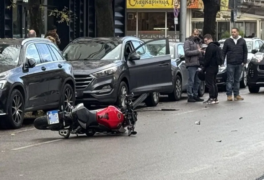 Инцидент с моторист в столицата СНИМКИ