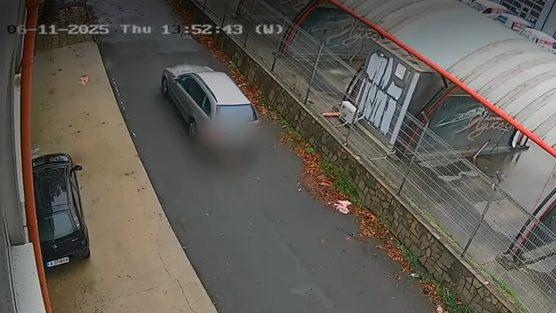 Кола прегази възрастна жена в Бургас, влачи я в продължение на метри