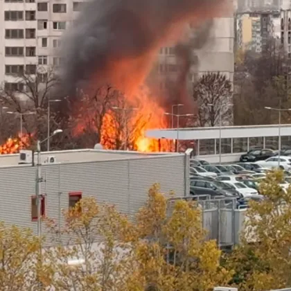 Голям пожар е избухнал в късния следобед днес в столичния