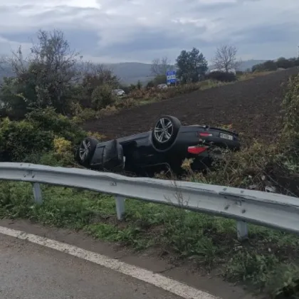 Катастрофа стана тази сутрин във Великотърновско Лек автомобил с марка