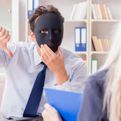 Криминален психолог твърди че можете да разпознаете нарцисист само като