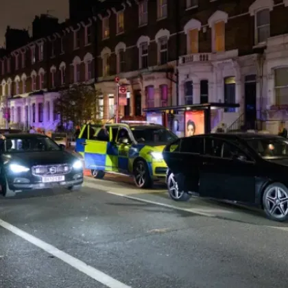 Повече от 100 заподозрени бяха арестувани в Лондон при операция