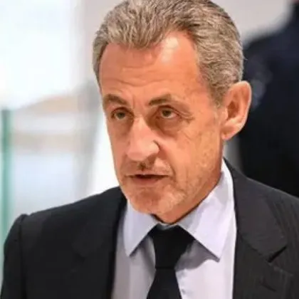 Саркози излиза от затвора