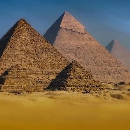 Египетските власти са арестували трима туристи заснети да познават голи