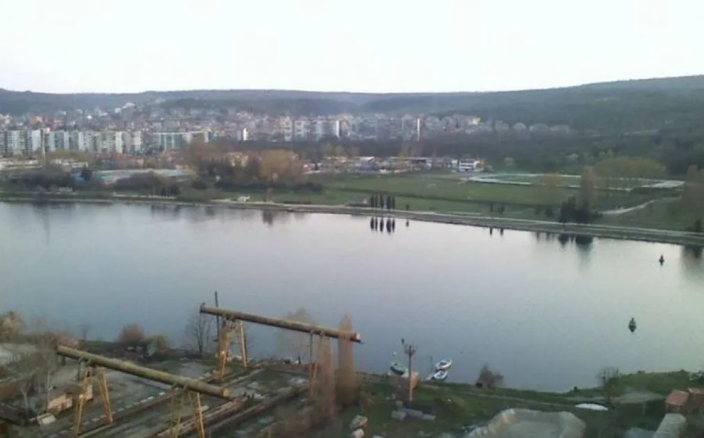 Нова авария на тръбопровода за отпадни води във Варненското езеро