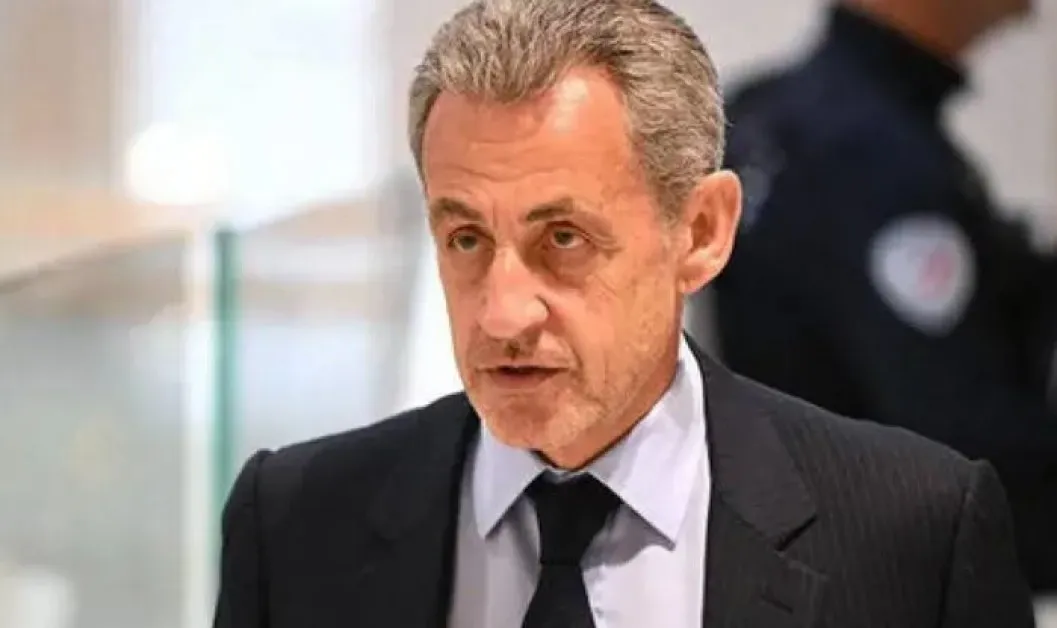 Саркози излиза от затвора