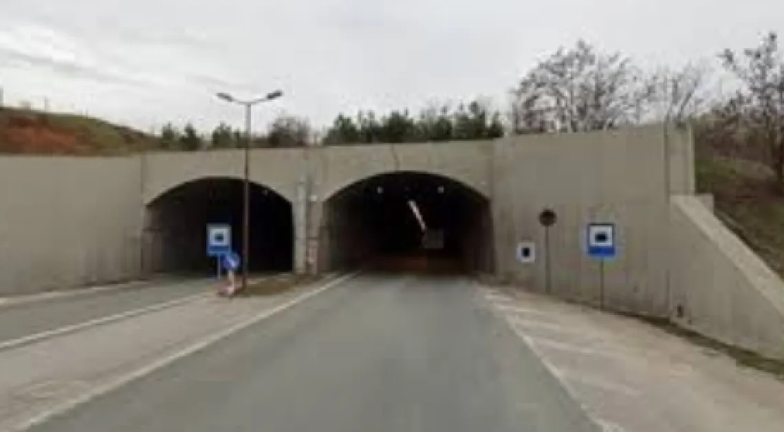 Авария спря осветлението и в двете тръби на тунел "Големо Бучино"