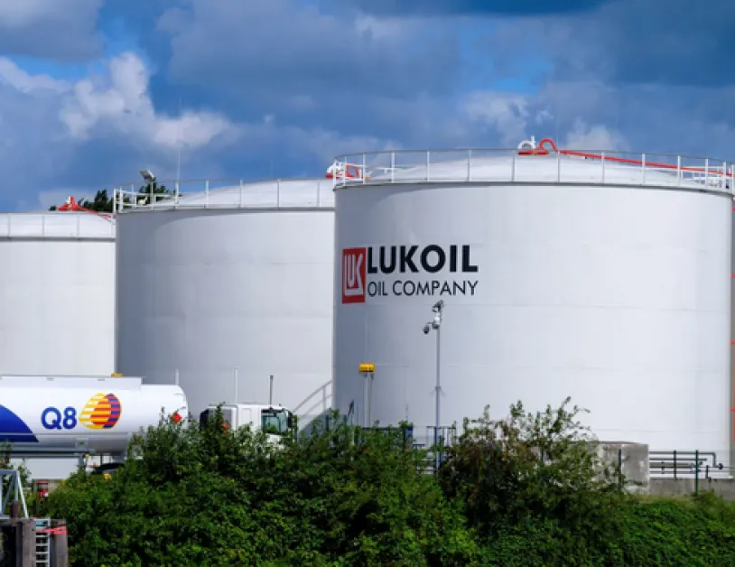 Какво ще се случи у нас след влизането в сила на американските санкции срещу "Лукойл"