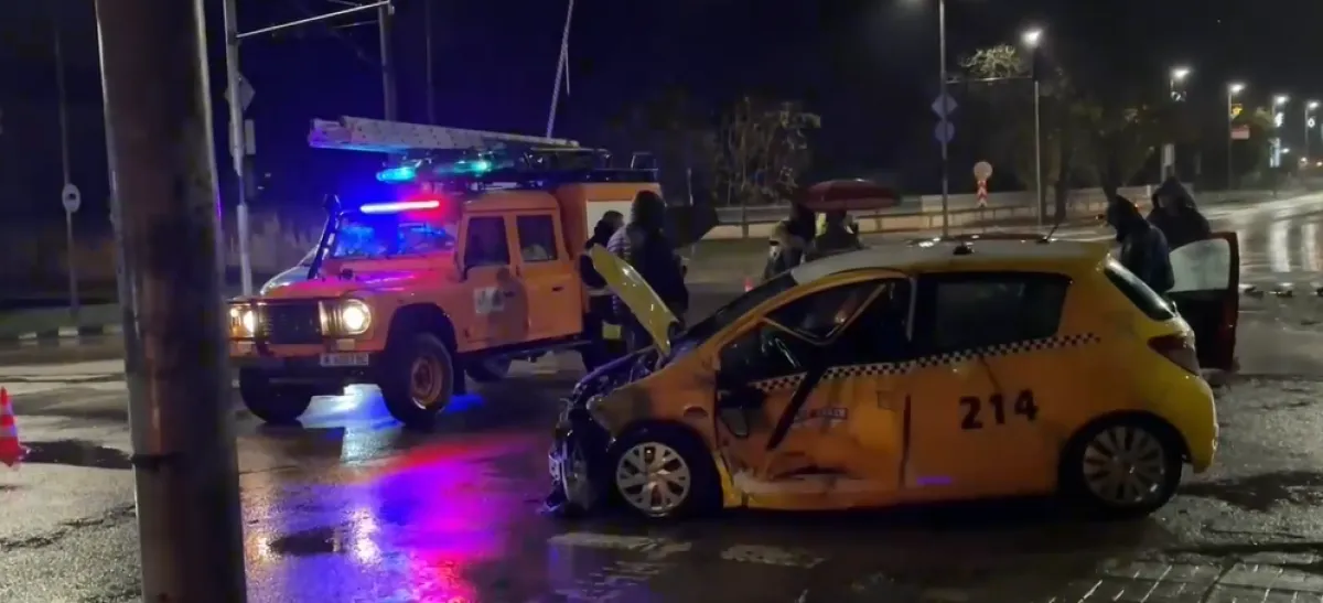 Кола и такси се блъснаха в Монтана