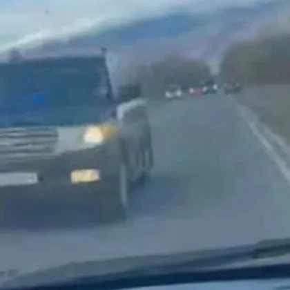 Джипове със сини лампи предизвикаха сериозно напрежение сред останалите шофьори