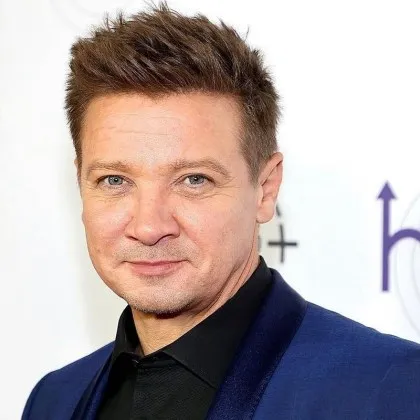 Родената в Китай режисьор и модел И Джоу твърди че