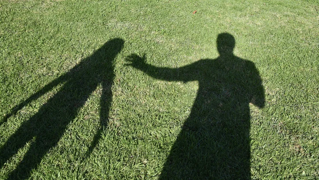 Жителка на Стамболийски бие аларма: В града ни има педофил!