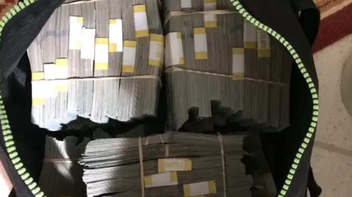 Мъж купи изоставен склад за 500 долара и откри вътре сейф със 7,5 милиона