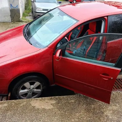 Опасен инцидент е станал на улица в Разград където автомобил