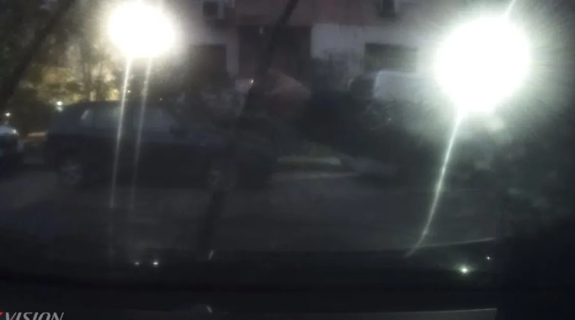 Пловдивчанин посегна на паркирана кола, ВИДЕО увековечи проявата