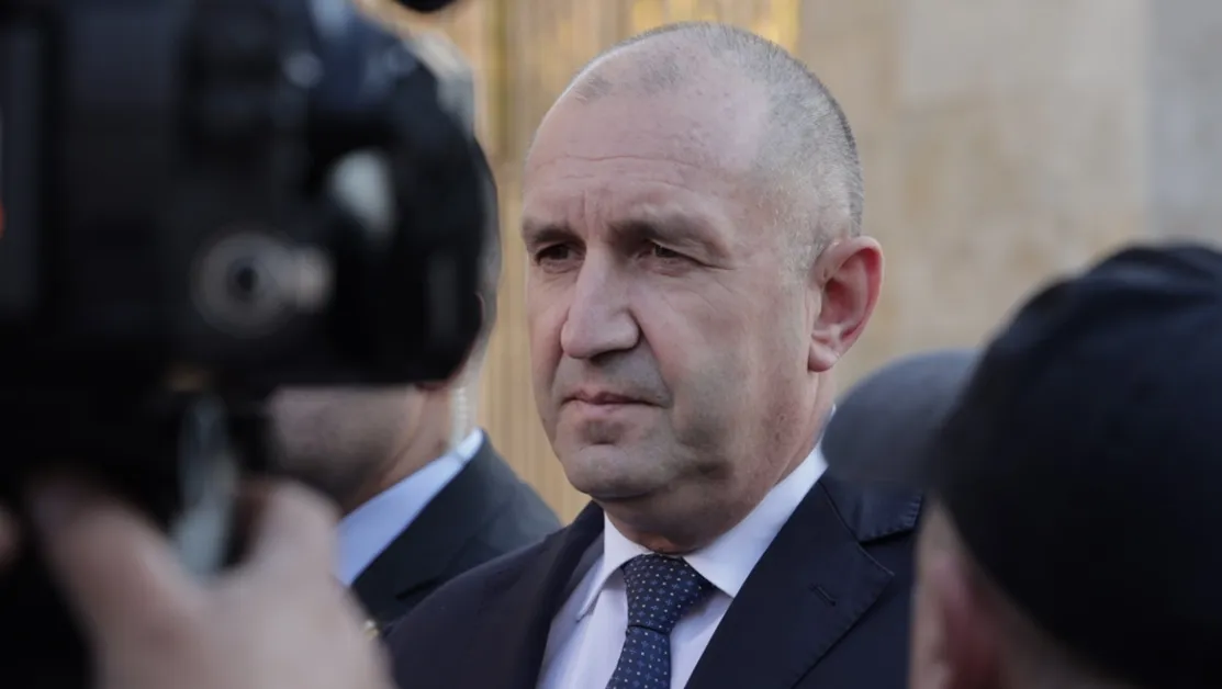 Радев: Досега трябваше да е назначен особен управител в "Лукойл"