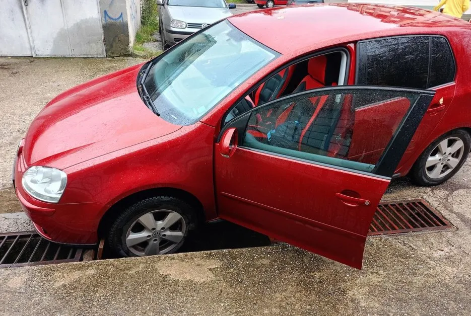 Шофьорка попадна в неочакван пътен капан СНИМКА