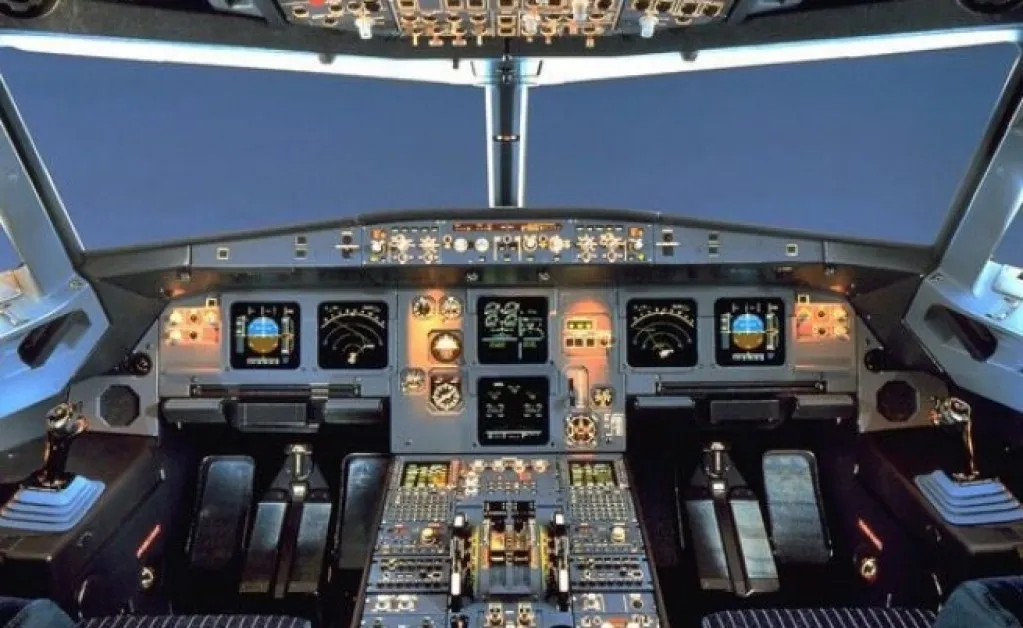 Скандал в Европа: фалшив пилот управлявал пътнически самолети с месеци