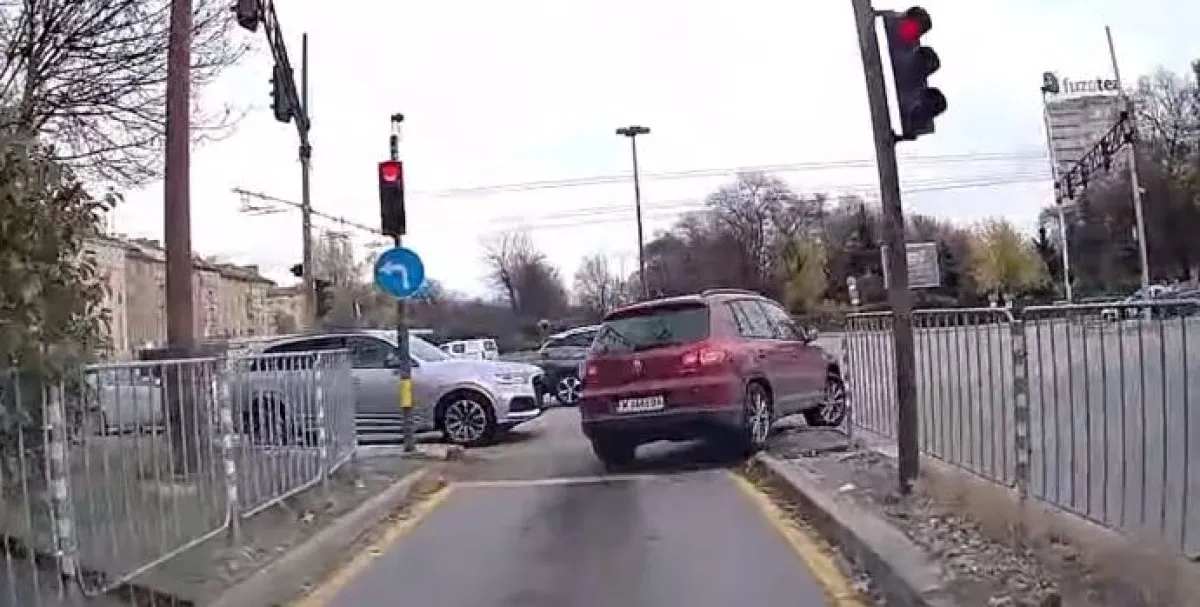 Анархия в София! Водач със серия от нарушения на оживено кръстовище ВИДЕО+СНИМКИ