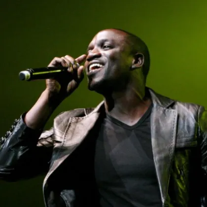 Арестуваха певеца Ейкън