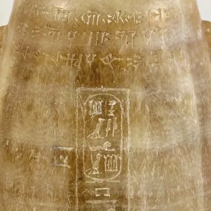 Тайната на алабастровите вази: Целият елит на Древен Египет страдал от една зависимост