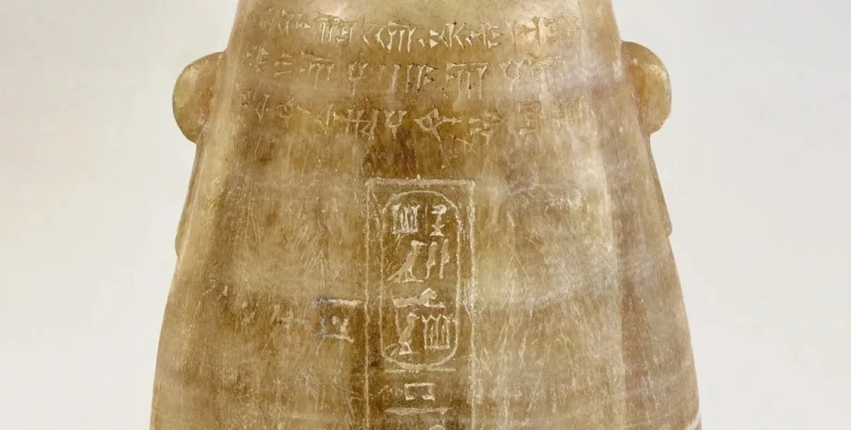 Тайната на алабастровите вази: Целият елит на Древен Египет страдал от една зависимост