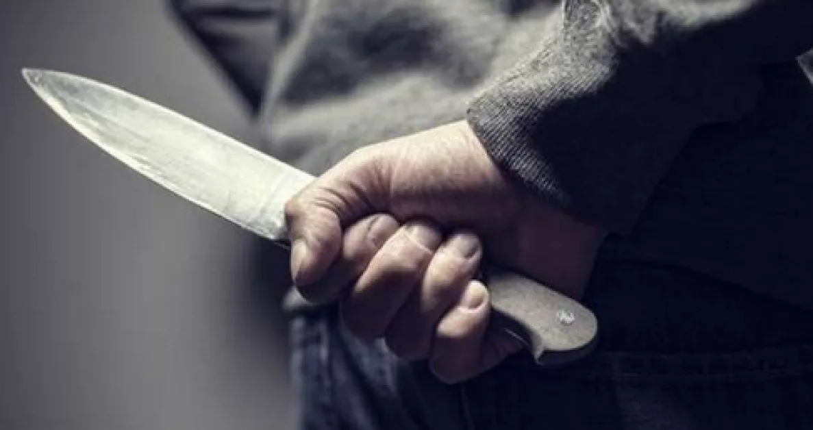 38-годишен намушка мъж с нож