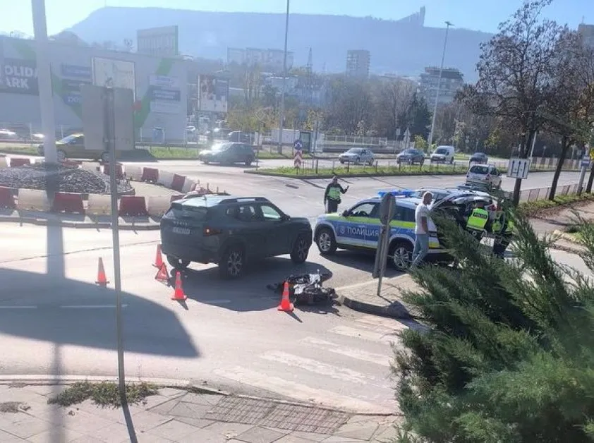 Инцидент с мотопед в Шумен, пристигнаха полицаи СНИМКА