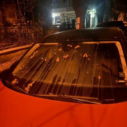 Миризливо наказание застигна колата на млада жена в центъра на